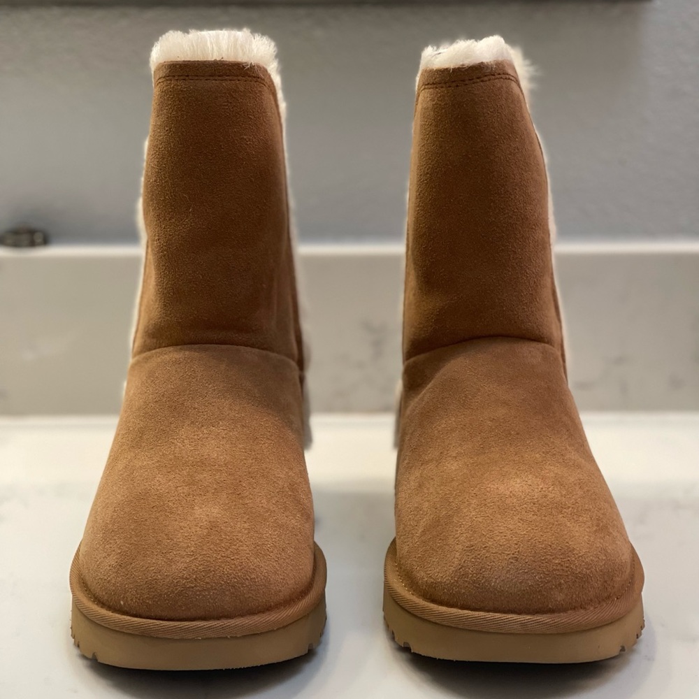 NIB UGG Women’s Classic